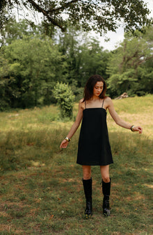  The Noir Linen Shift Dress